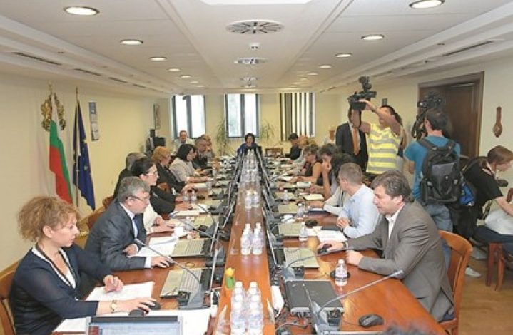 ВСС вдига заплатите на съдии и прокурори със задна дата