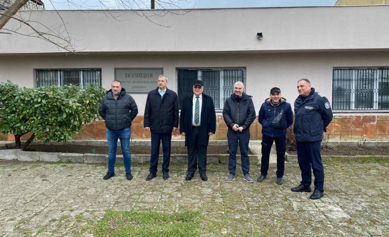 Кметът Емануил Манолов заедно със старши комисар Даниел Пашов откриха полицейски участък Белослав – Аврен