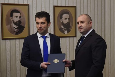 Кирил Петков дебютира на Европейски съвет заедно с германския канцлер Олаф Шолц