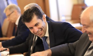 Въпроси за “мокри поръчки” или имитира ли Кирил Петков предшественика си Борисов?