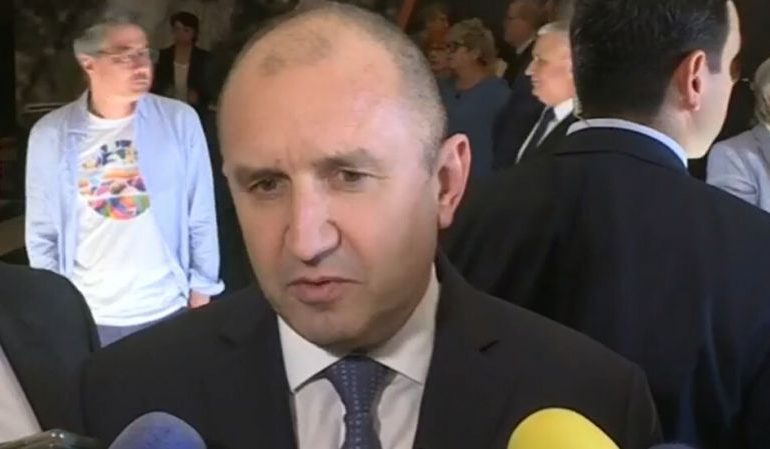 Радев: Политическата криза е факт! Партиите трябва да намерят възможно най-бързо изход от ситуацията