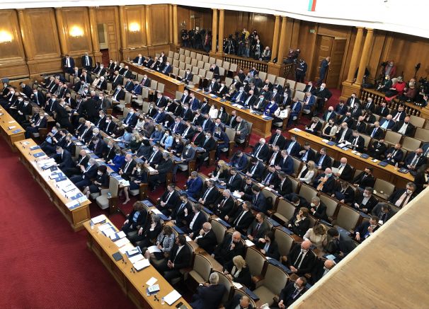 НС гледа промените в закона за ДДС, изслушва и 7 министри