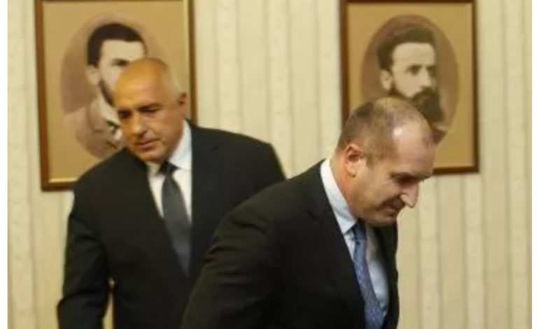 Искри във властта! Радев нарече Борисов “измислен генерал”, а пагоните му – гавра