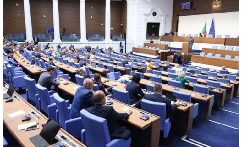 Депутатите започнаха данъчните закони – гласуваха 10 пъти по-високи глоби за фалшиво счетоводство