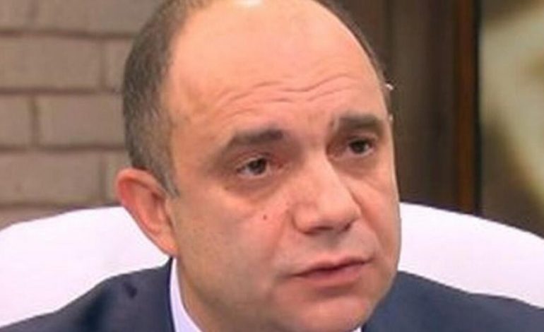 На вниманието на НАП и Румен Спецов! Скандалният адвокат и перач на пари Лазар Карадалиев върти имотни далавери и продава под себестойност. Крие ли приходи защитникът на финансови престъпници?