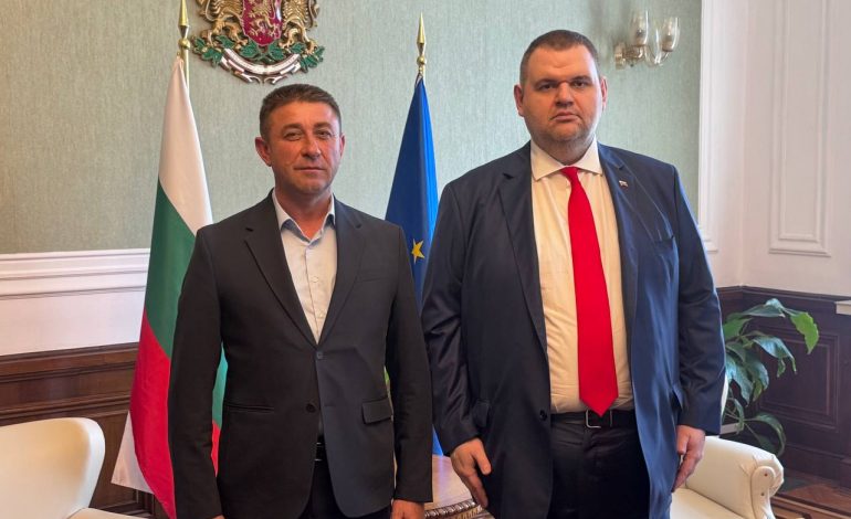 Делян Пеевски, лидер на ДПС и ПГ на ДПС-НОВО НАЧАЛО прие община Руен в стратегията “Ново начало”