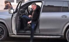 Бившият лидер на БСП цъфна на протеста срещу Радев