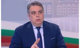 Василев към Радев: Да излезе на площада и да вдигне юмрук, за да види как ще го посрещнат хората!