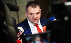 Пеевски с ултиматум към премиера: Оставка, ако не покажете 36 фактури за мои полети