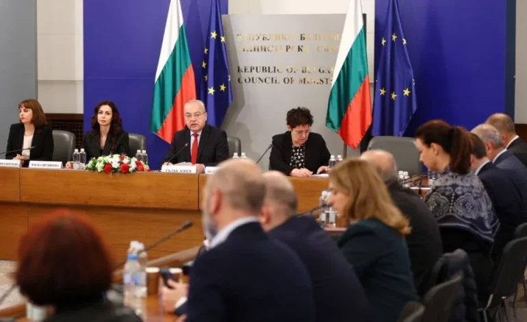 Вечерни новини: Критики към данъчните промени за 2027 г.; МФ смекчи акциза за мощните коли